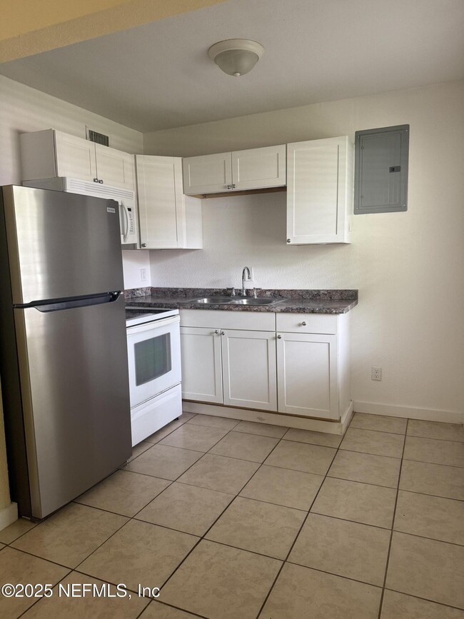 Photo - 3043 Belden St
