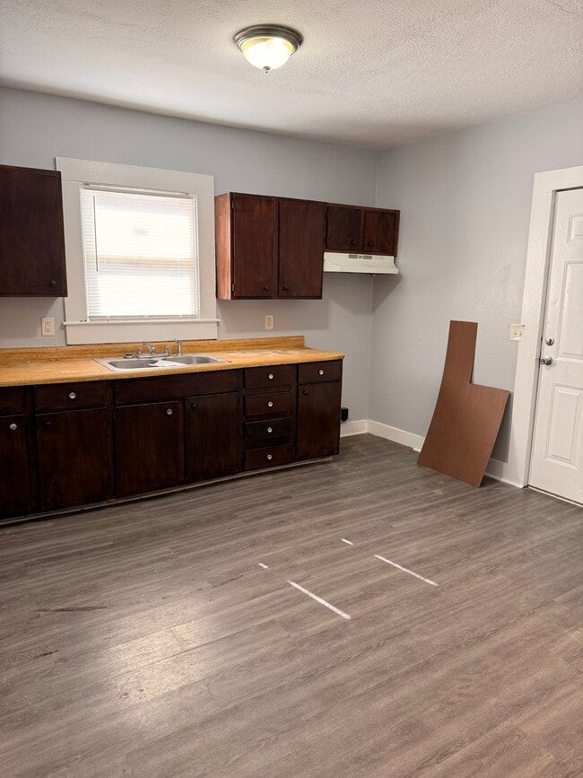 Photo - 958 Strouse Ave