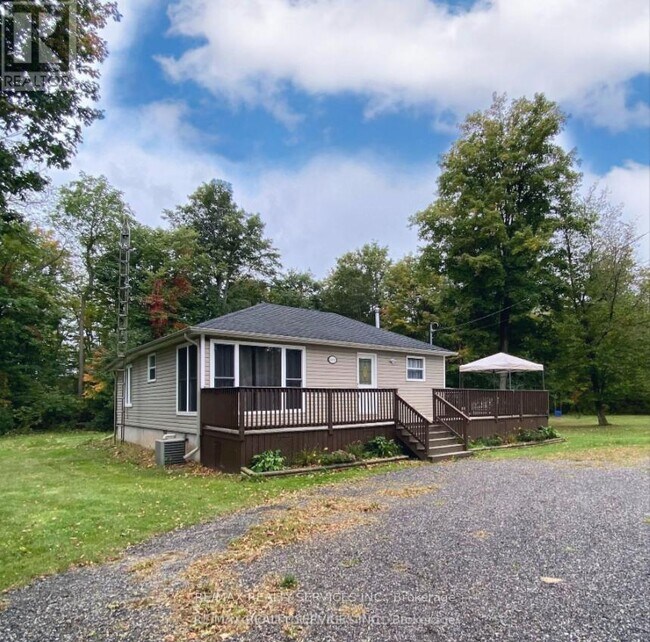 Photo - 4870 Mapleview Crescent