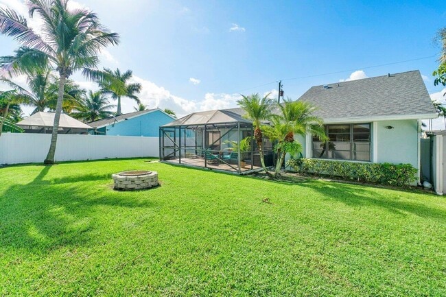 Photo - 6085 Robinson St