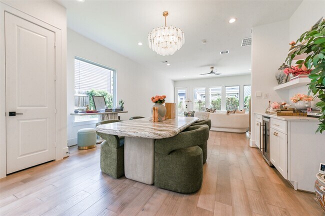 Photo - 5233 Darling St