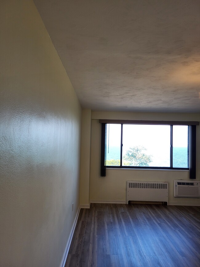 Building Photo - 11720 Edgewater Dr Unit #711