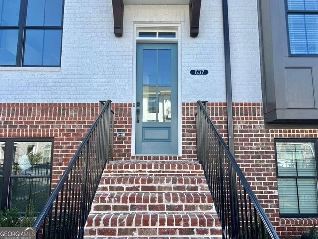 Photo - 637 Millcroft Blvd