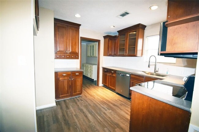 Photo - 1806 Cedarwood Ct
