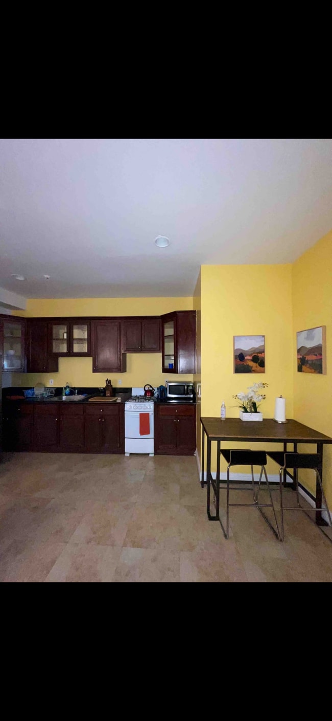 Photo - 2421 Hunter St Unidad 2