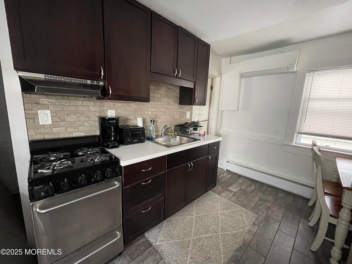 Photo - 94.5 Poplar Ave