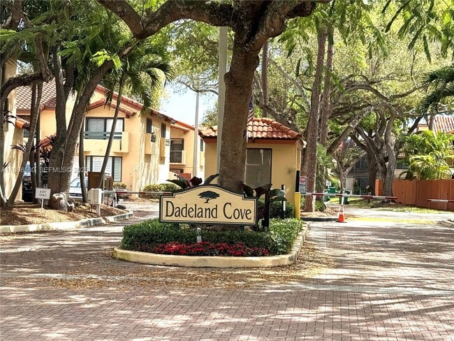 Building Photo - 10029 SW 77th Ct