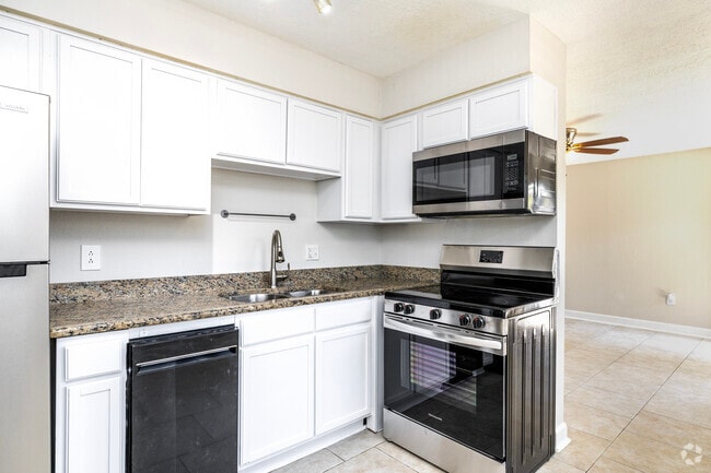 2BR, 1BA - 750SF