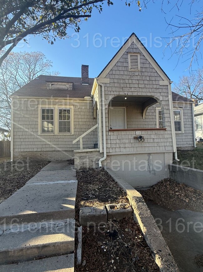 Building Photo - $1100 - 2 bedroom / 1 bathroom - Single Family Home