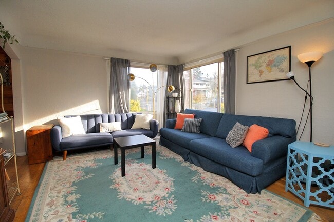Photo - 7105-7115 NE Halsey St Unit 7115