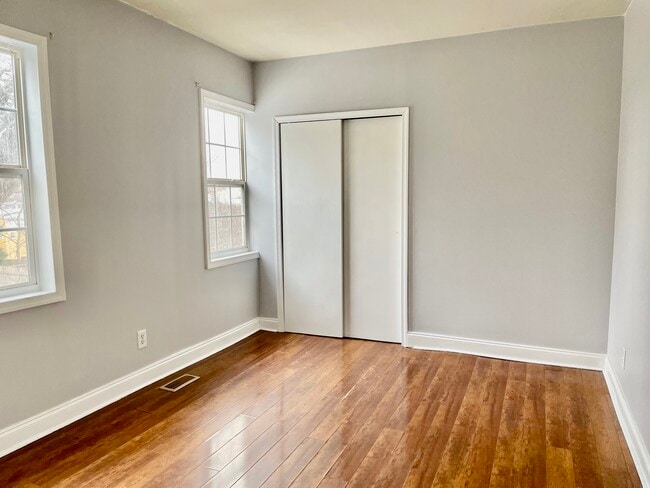 Bedroom - 517 Mosby St