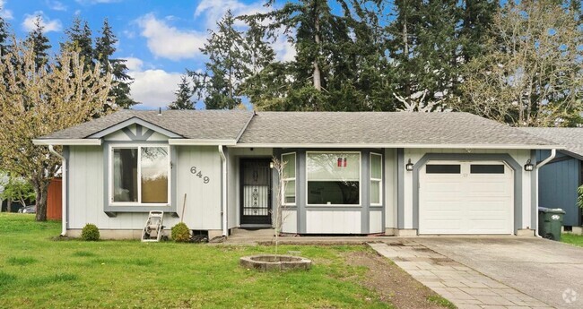 Building Photo - 3 Bedroom Home with Fully Fenced Yard Avai...