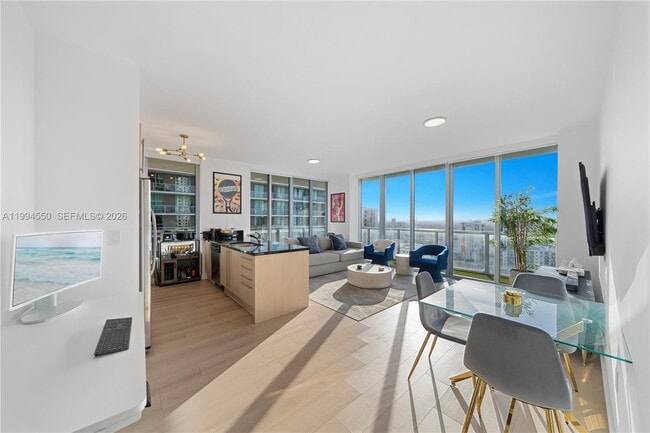 Building Photo - 1111 SW 1st Ave Unit 2114-N