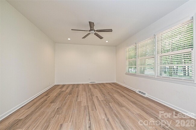 Photo - 5121 Farm Pond Ln