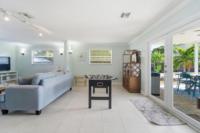 Photo - 1424 Willow Rd