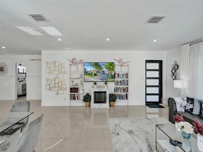 Photo - 1139 Lincoln St