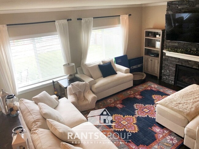 Photo - Beautiful Tumwater Home with Stunning Kitchen & Spacious Layout