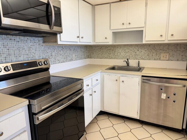 Photo - 3510 Oaks Way Unit 605