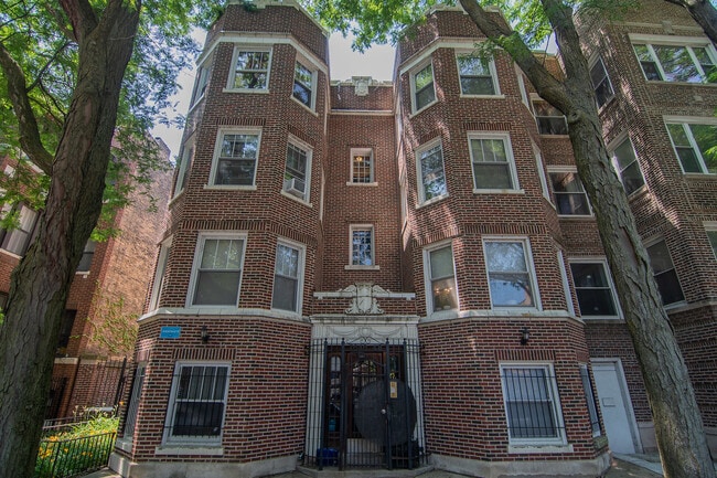 Building Photo - 7648 N Greenview Ave Rental