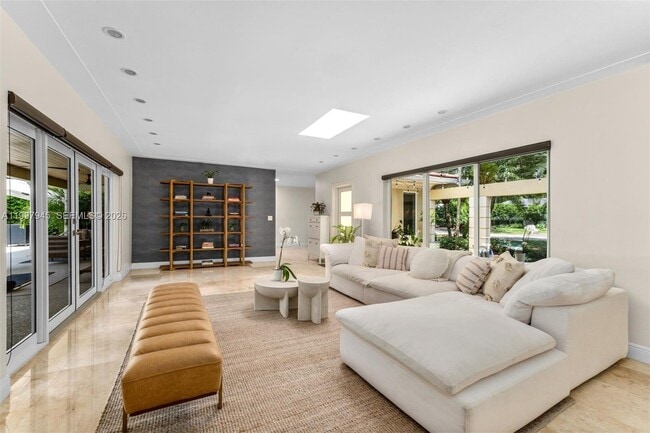 Photo - 611 Santurce Ave