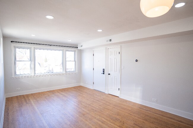 Photo - 5735 W Addison St Unit 2