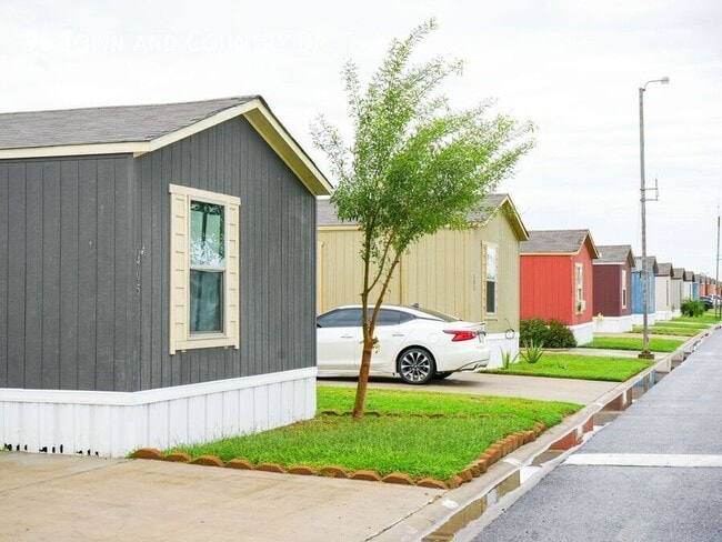 Building Photo - 96 Town and Country Dr