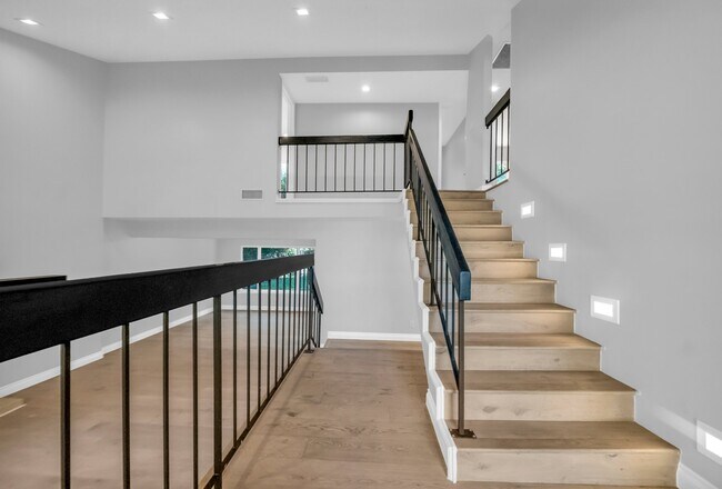 4642 Poe Ave