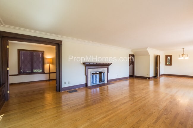 Photo - Riverfront Perfection with this Charming 3 Bedroom Lake Oswego Home!