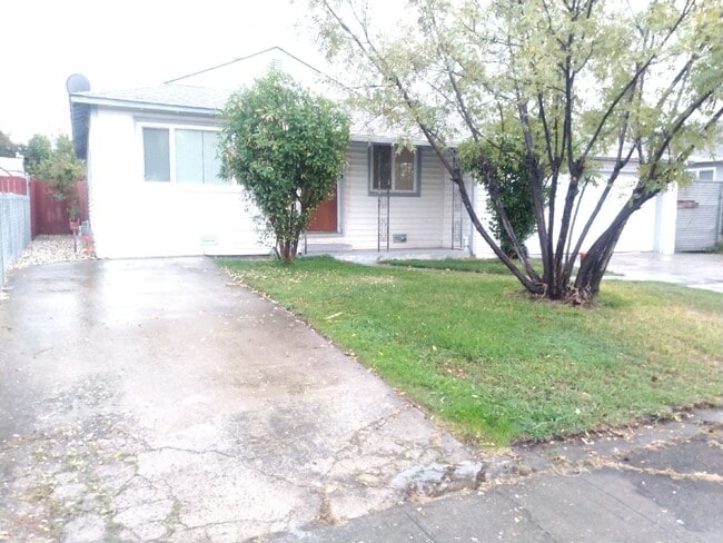 Photo - 3 bed 1 bath available in North Highlands!