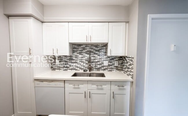 Photo - 2 Bed/2 Bath Condo with Modern Amenities / Available Now! Unit 35