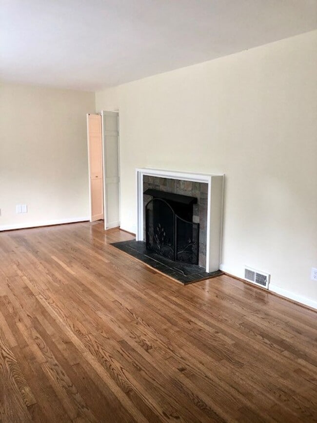 Photo - 725 Ashview Dr