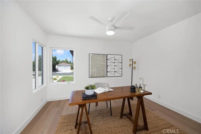 Photo - 3518 S Burnside Ave