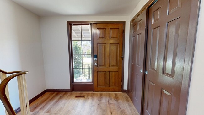 Photo - SPACIOUS THREE BEDROOM-2 BATHROOM TOWNHOME IN NORTH LONDON