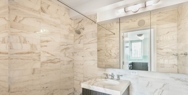 Photo - 522 W 37th St Unit 24F