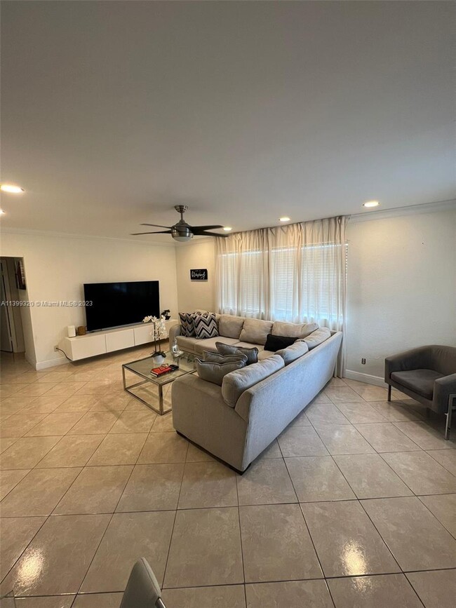 Photo - 2915 Plunkett St Unit 8D