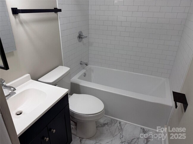 Photo - 3516 The Plaza