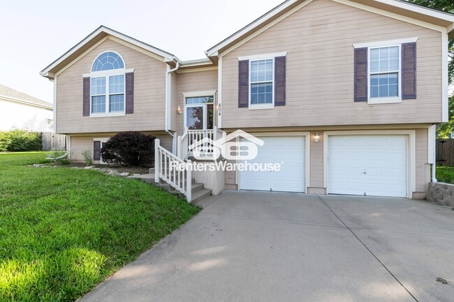 Building Photo - 804 Stratford Dr