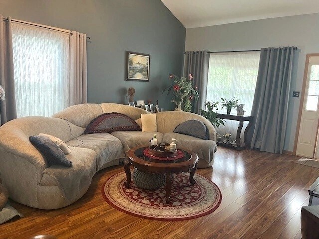 1005 Singer Ave