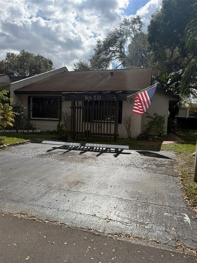 Building Photo - 9850 NW 15th Ct