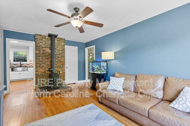 Photo - 1638 Academy St