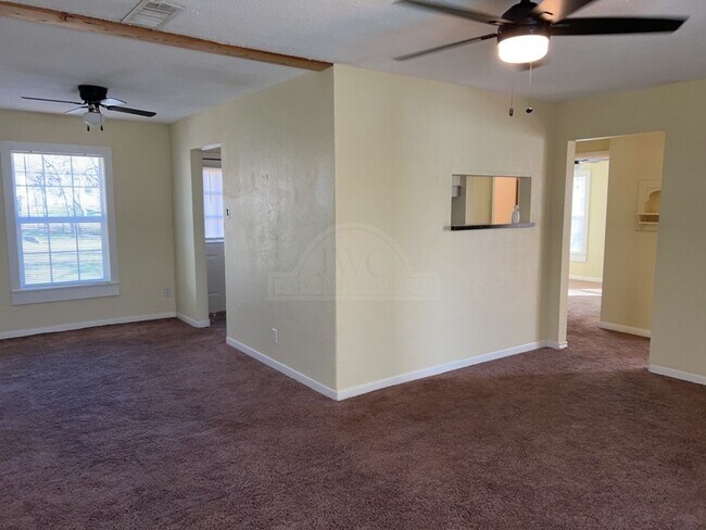 Photo - 515 W Kern Rd