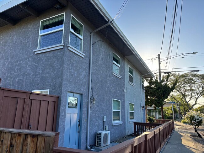 Photo - 2145 Scott St Unit 4