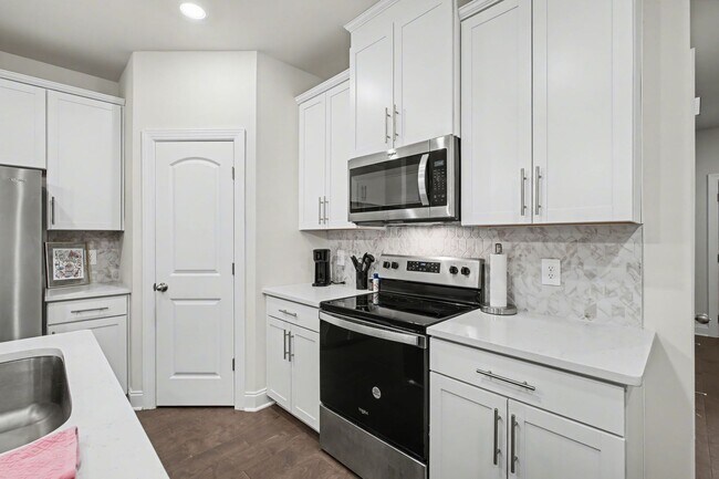 Photo - FOR LEASE- 3 BED 2.5 BATH TOWNHOME IN LEBANON TN!