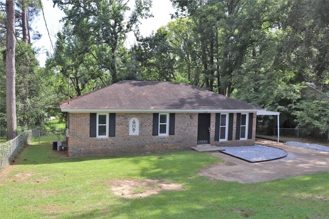 Photo - Handsome  3-bedroom ranch home!