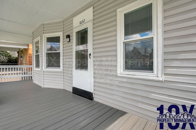 Photo - 1652 Summit St