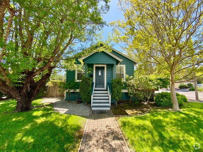 Building Photo - Charming Two Bedroom Napa Home for Rent – ...