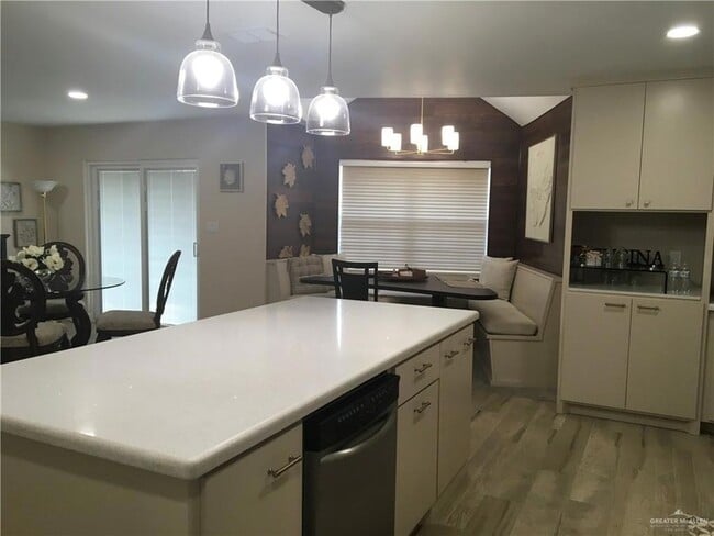 Photo - 700 Fern Ave W Unit 5