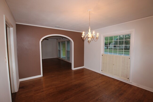 Photo - Available-Adorable Large 3 bedroom Home ne...