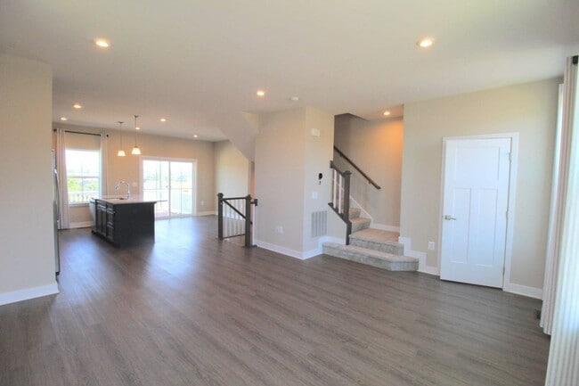Photo - 4489 Drysdale St