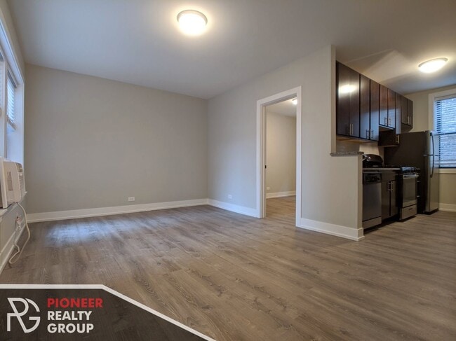 Building Photo - 711 W Brompton Ave